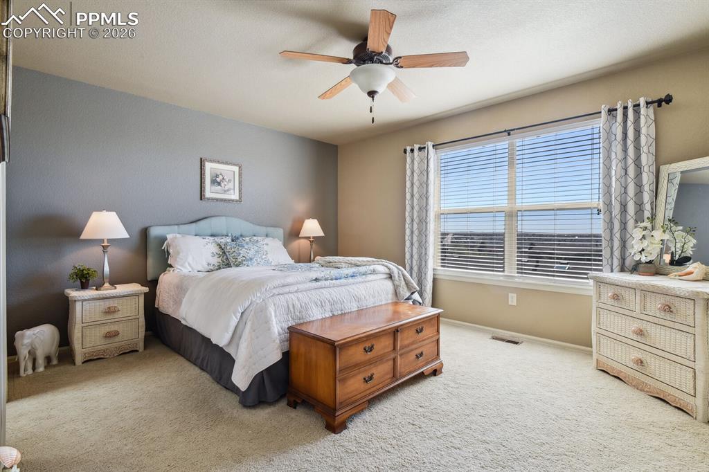 Image 14 of 25: Bedroom