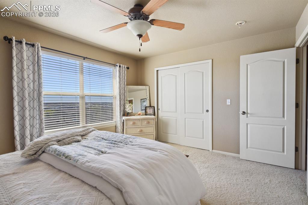 Image 16 of 25: Bedroom