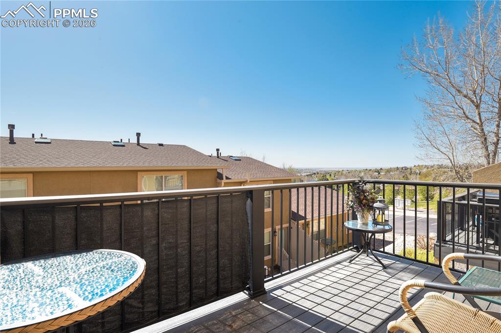 Image 22 of 25: Balcony