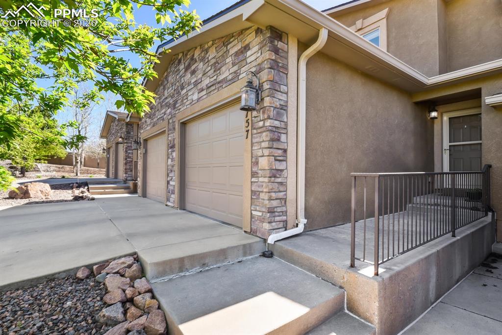 Image 3 of 25: Entry