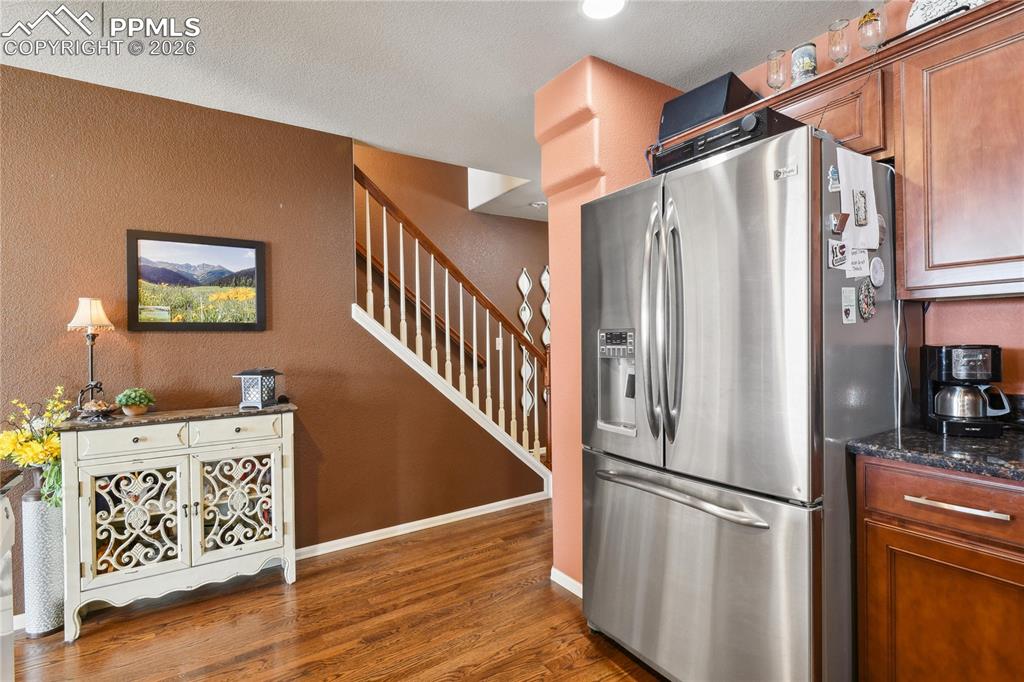 Image 8 of 25: Kitchen