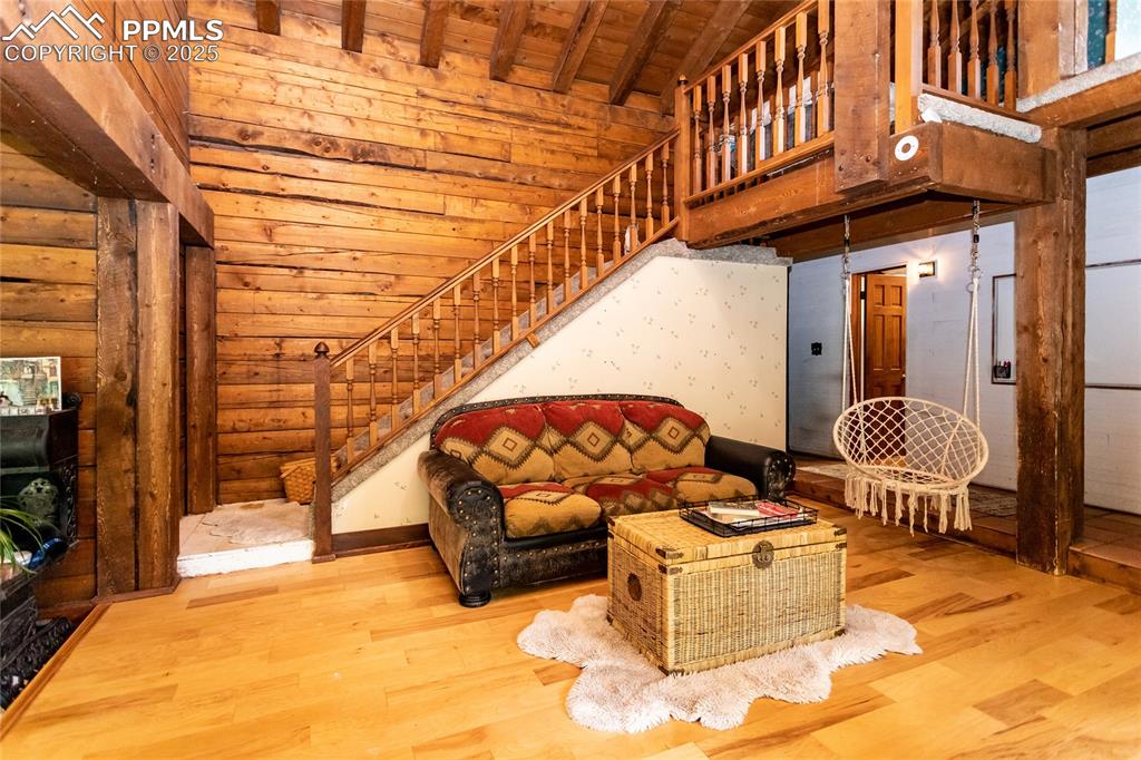 Image 15 of 46: Living Room
