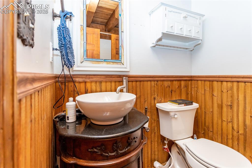 Image 21 of 46: Bathroom