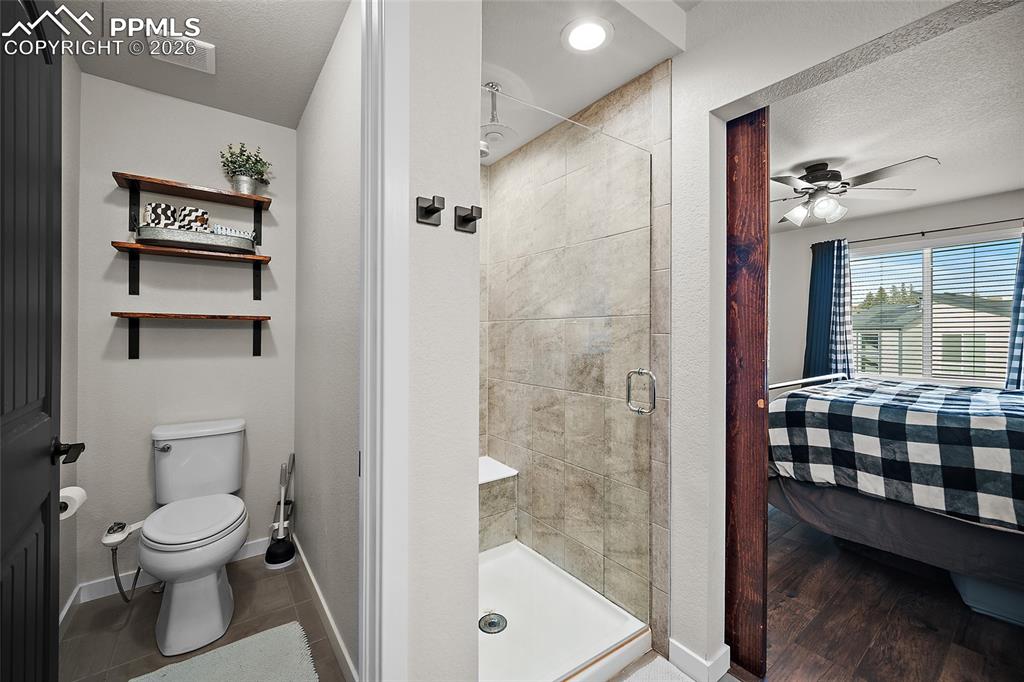 Image 24 of 50: primary bath