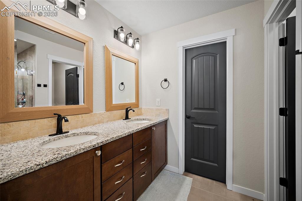 Image 27 of 50: primary bath