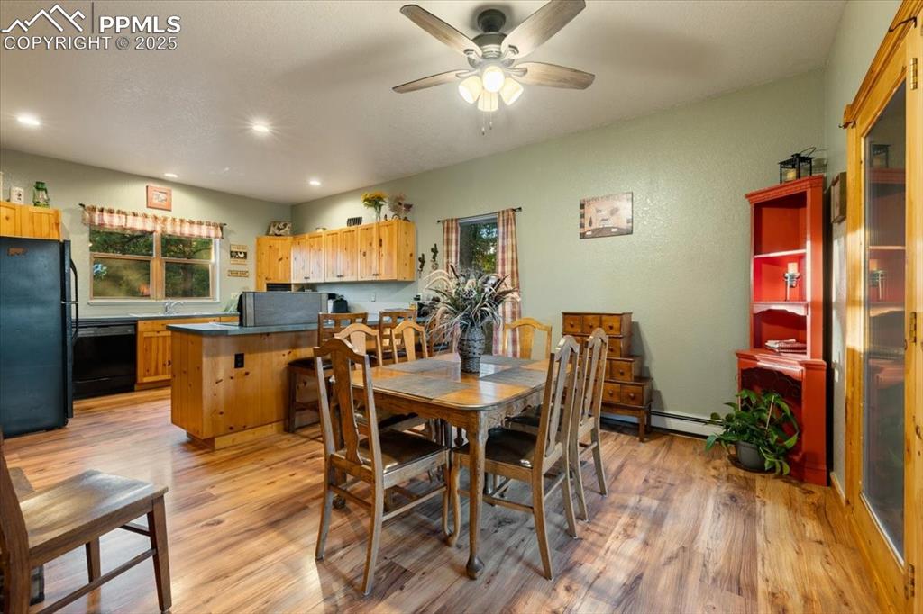 Image 15 of 47: Dining Area