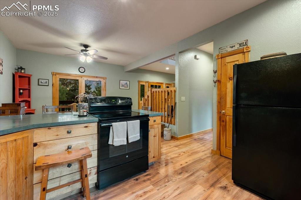 Image 19 of 47: Kitchen