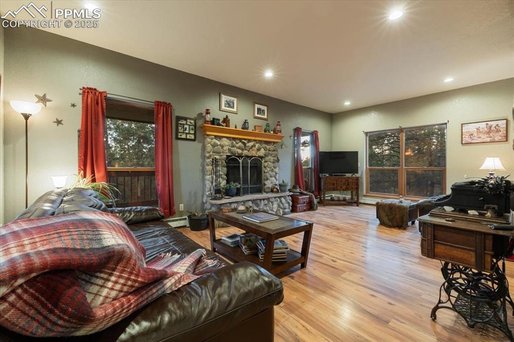 Image 20 of 47: Living Room