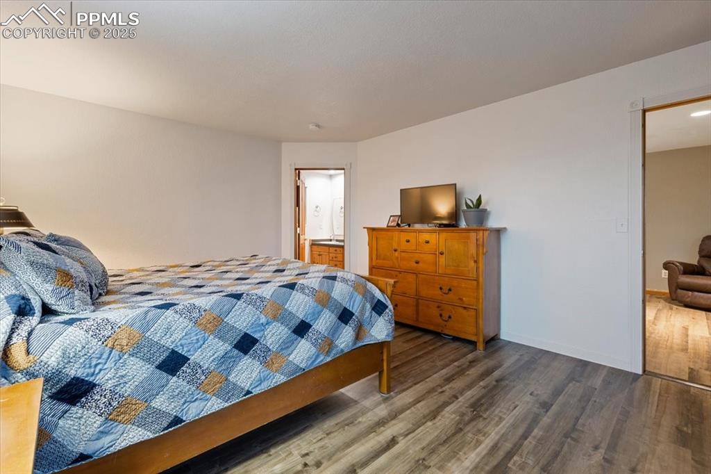 Image 34 of 47: Bedroom