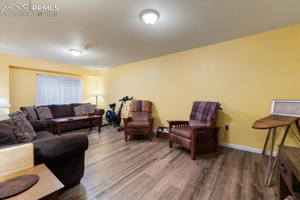 Image 42 of 47: Living Room