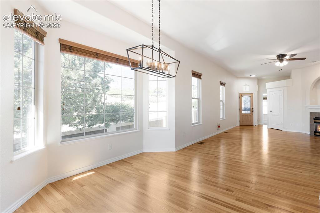 Image 16 of 45: Dining Room