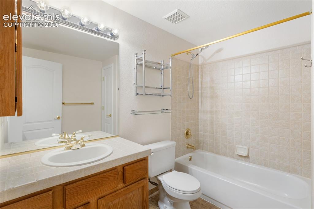 Image 41 of 45: Bathroom