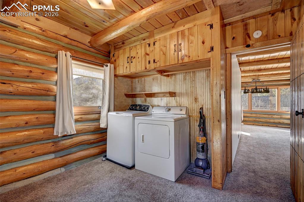 Image 24 of 36: Laundry