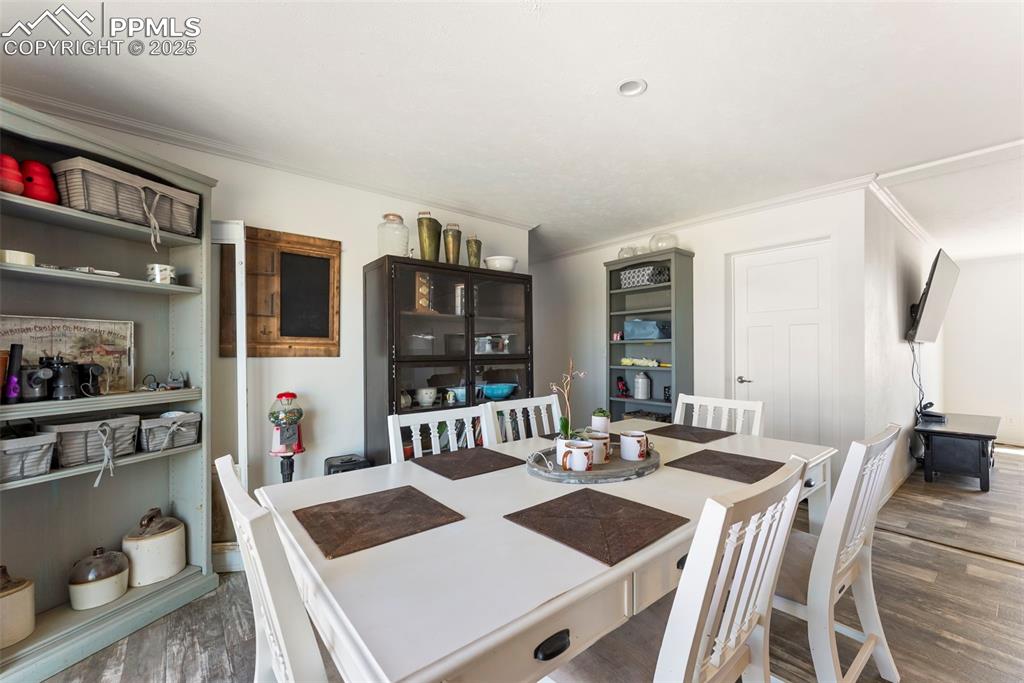 Image 8 of 43: Dining Area