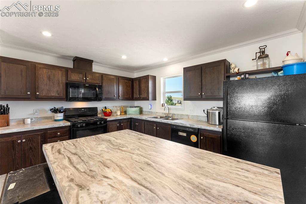 Image 9 of 43: Kitchen