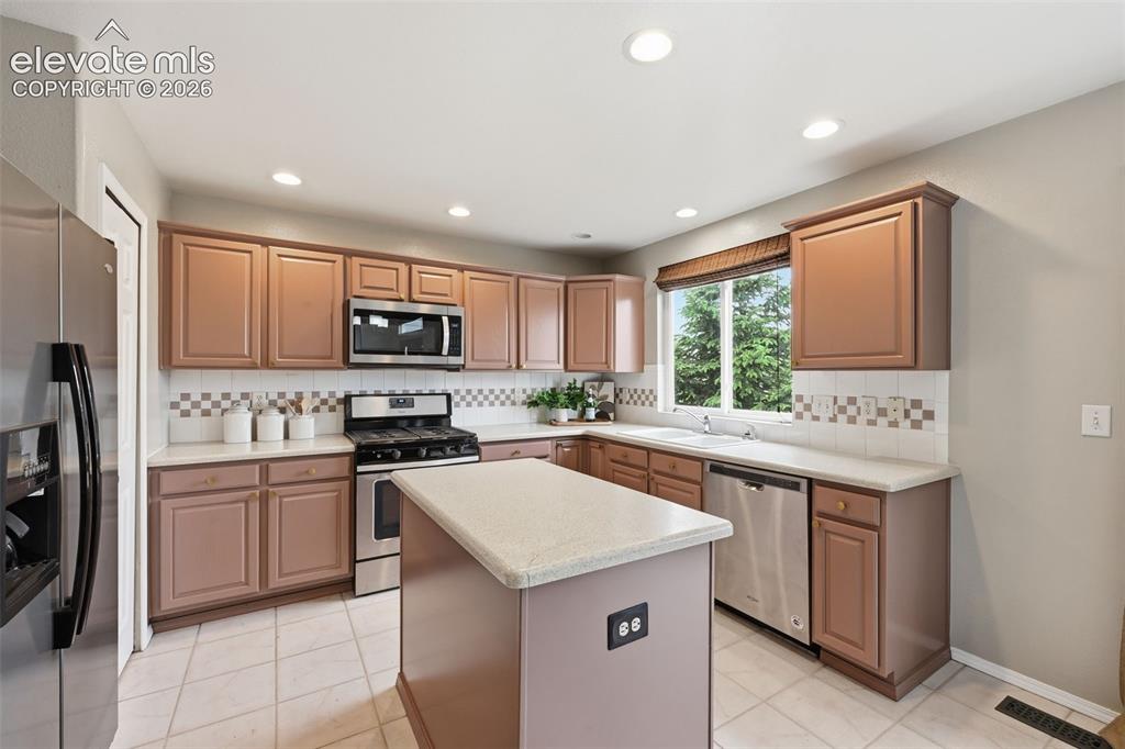 Image 16 of 39: Kitchen