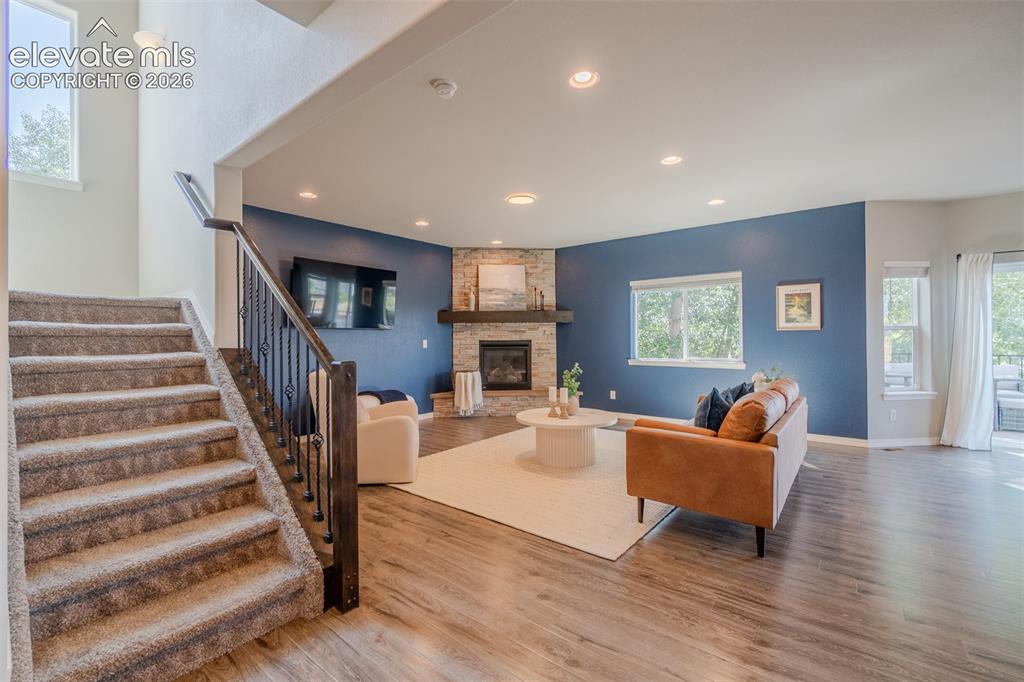 Image 10 of 50: Living Room