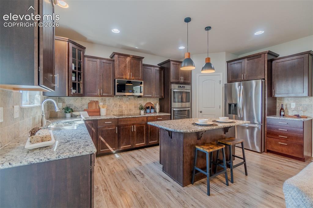Image 16 of 50: Kitchen
