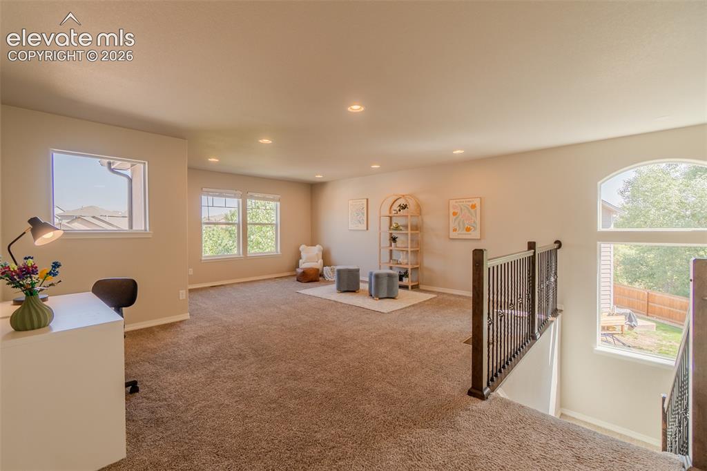 Image 18 of 50: Loft