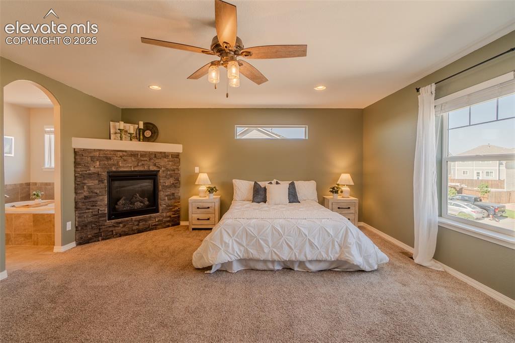 Image 19 of 50: Bedroom