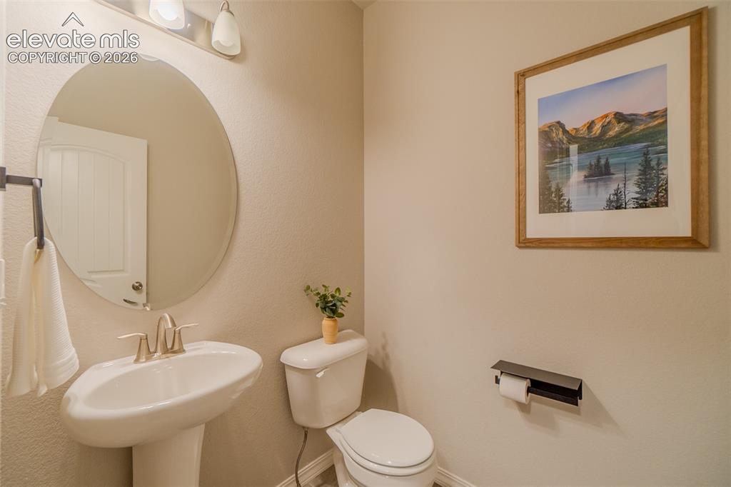 Image 9 of 50: Bathroom