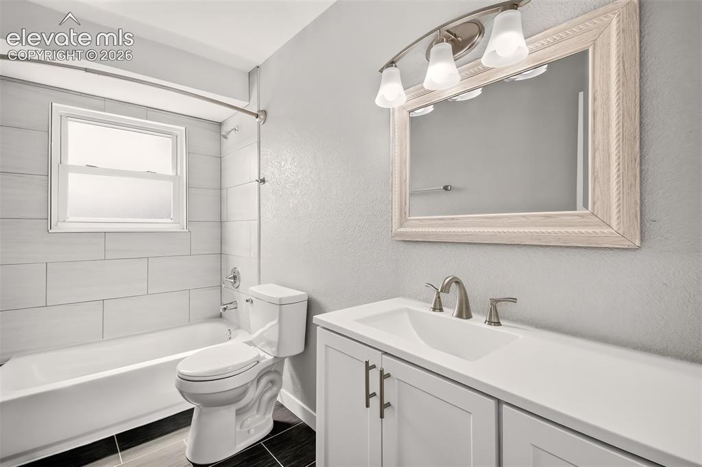 Image 10 of 35: Bathroom