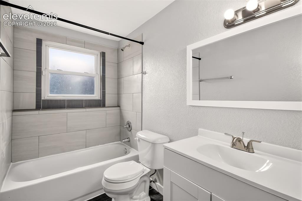 Image 15 of 35: Bathroom
