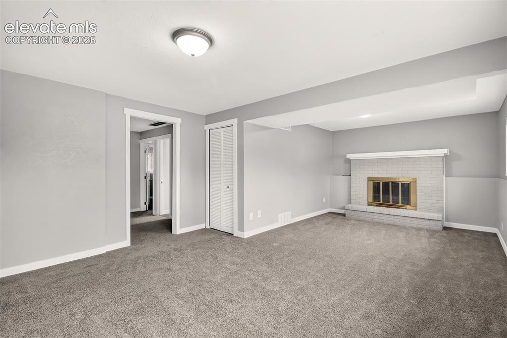 Image 21 of 35: Family Room