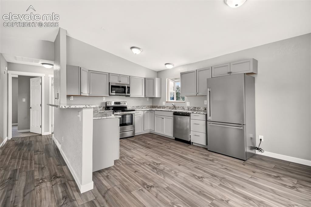 Image 5 of 35: Kitchen
