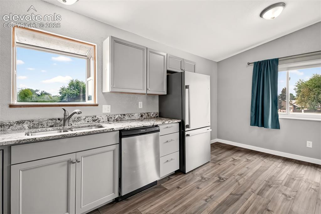 Image 6 of 35: Kitchen