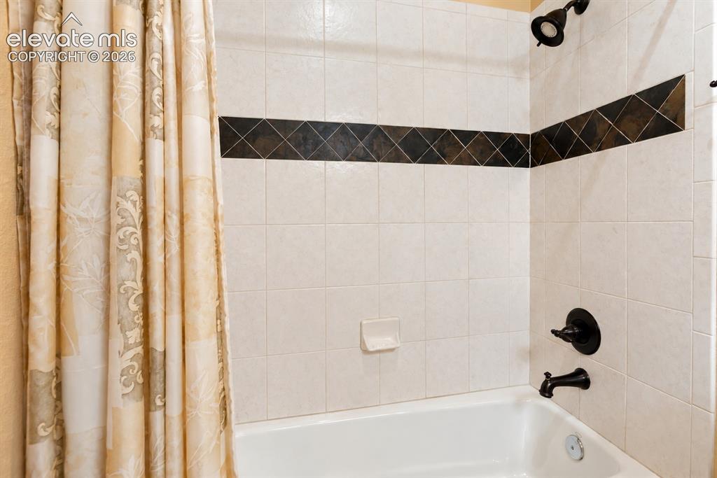 Image 13 of 24: Full bathroom