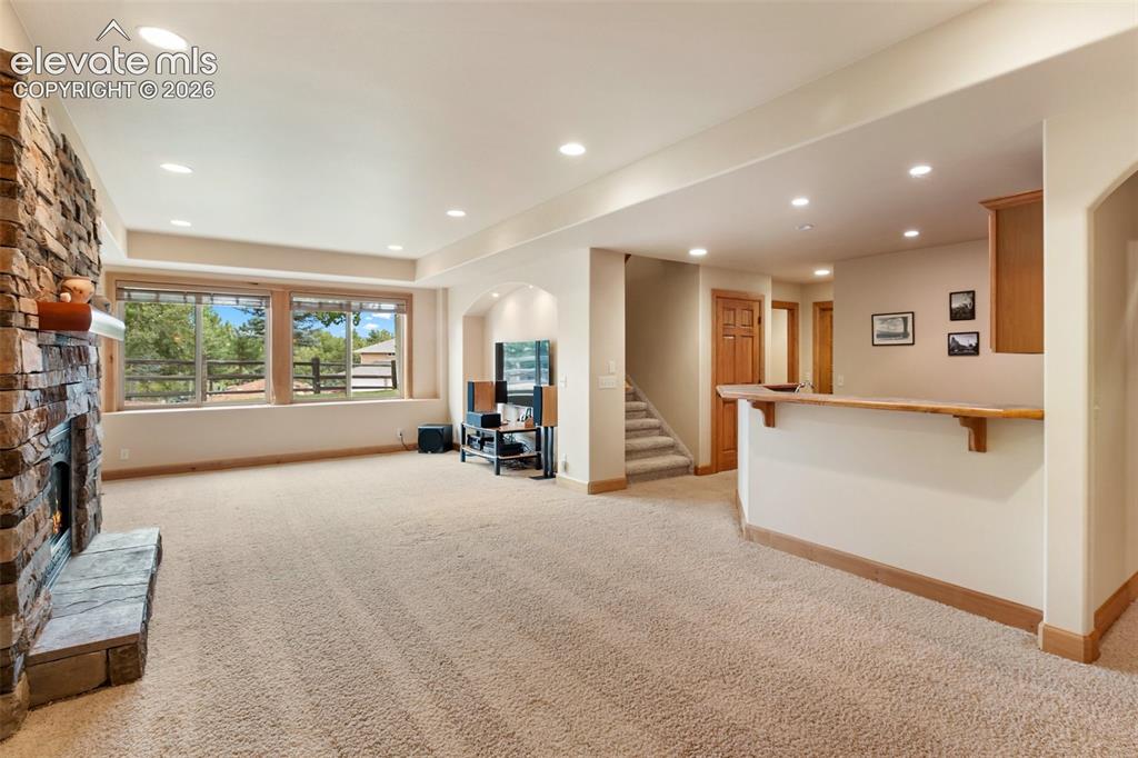 Image 15 of 24: Family Room