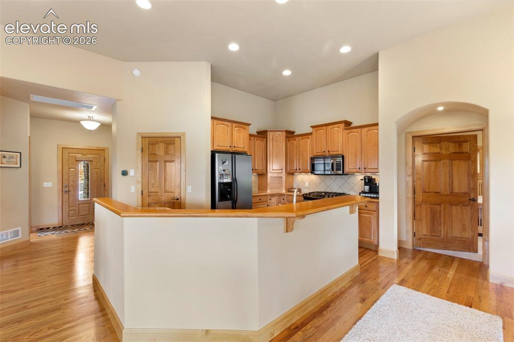 Image 6 of 24: Kitchen