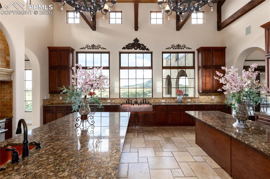 Image 10 of 44: Kitchen