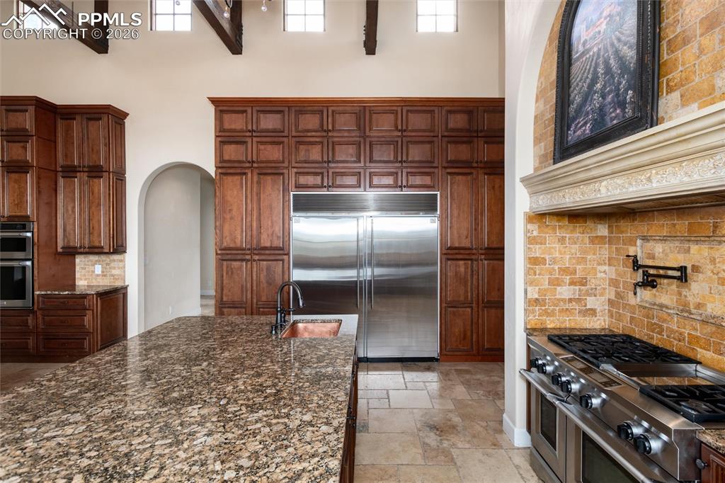 Image 12 of 44: Kitchen