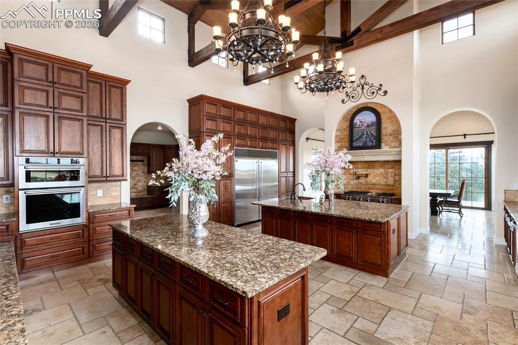 Image 13 of 44: Kitchen