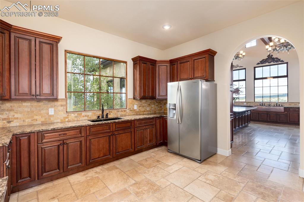 Image 15 of 44: Kitchen