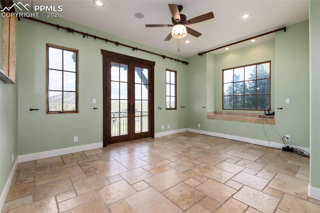 Image 19 of 44: Entry