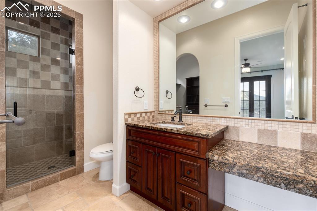 Image 20 of 44: Bathroom