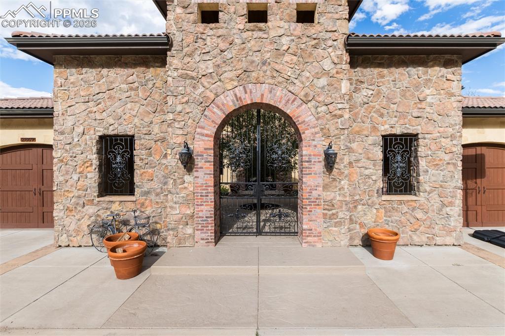 Image 3 of 44: Entry