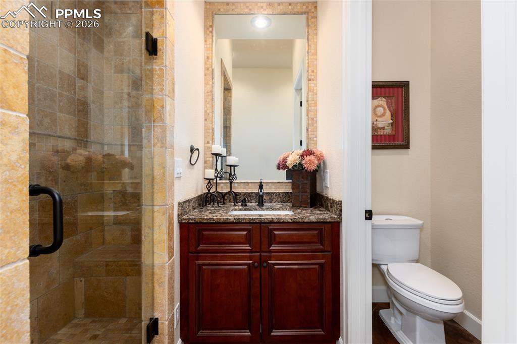 Image 30 of 44: Bathroom