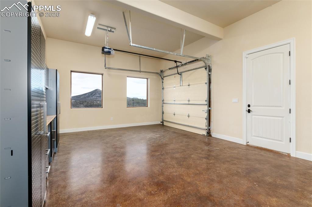 Image 33 of 44: Garage