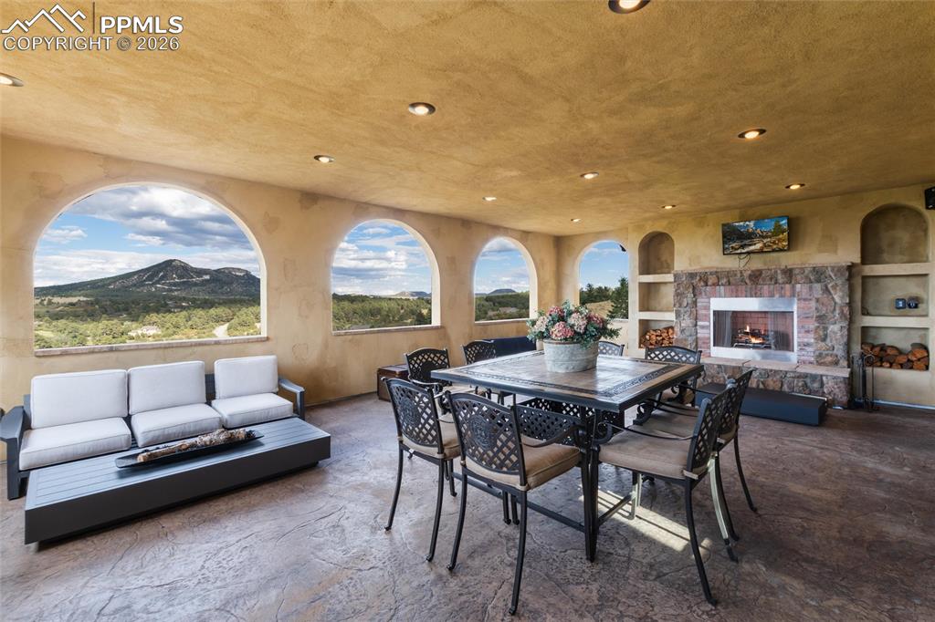 Image 34 of 44: Patio