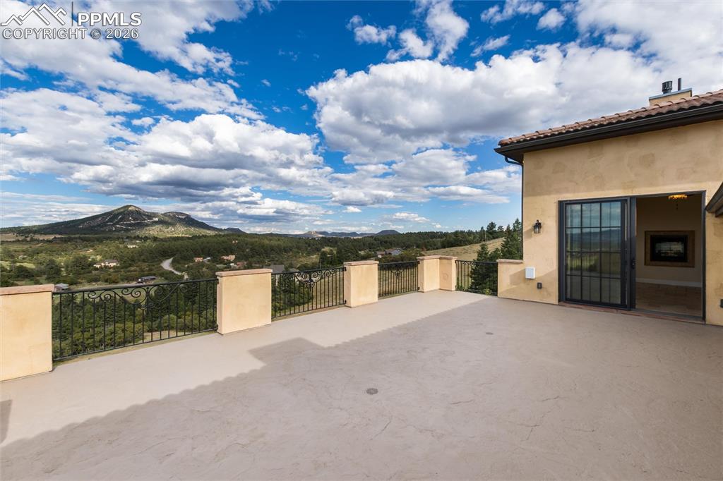 Image 36 of 44: Patio