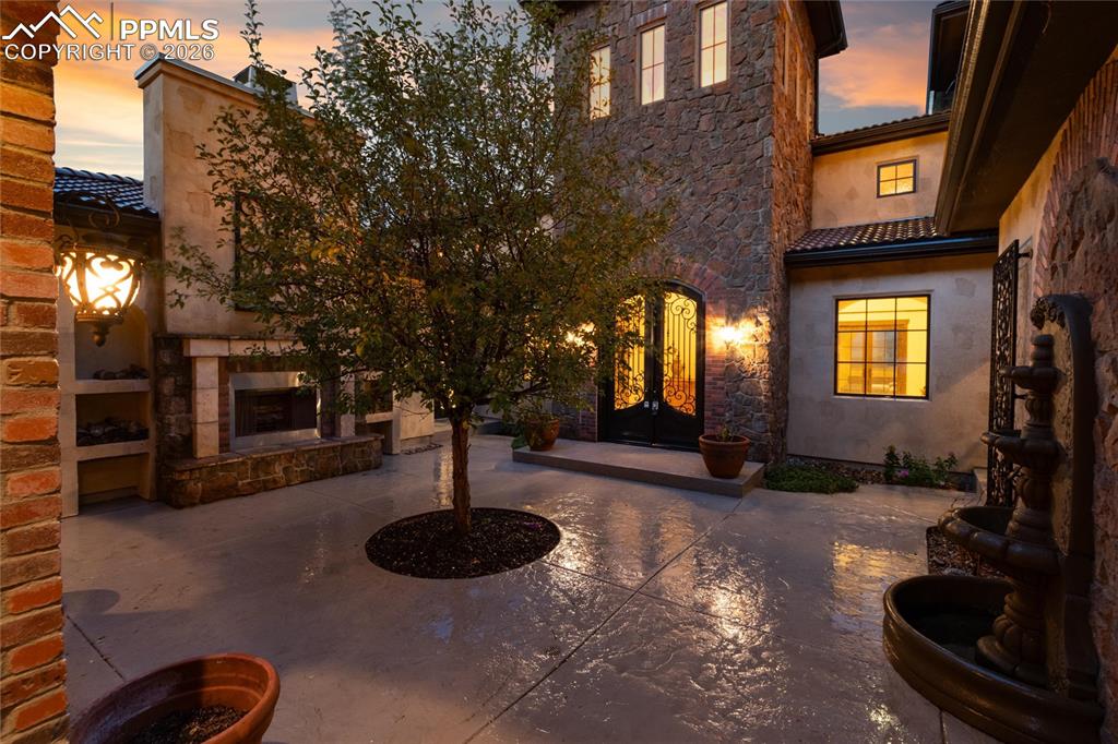 Image 5 of 44: Entry