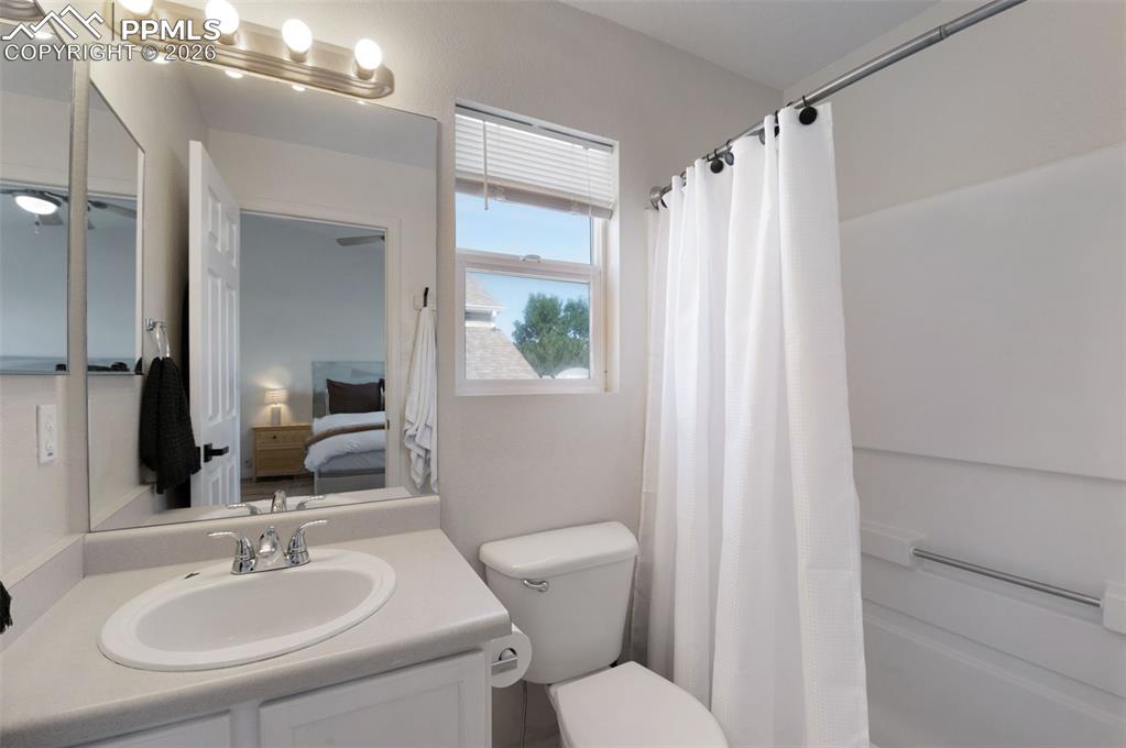 Image 18 of 38: Bedroom