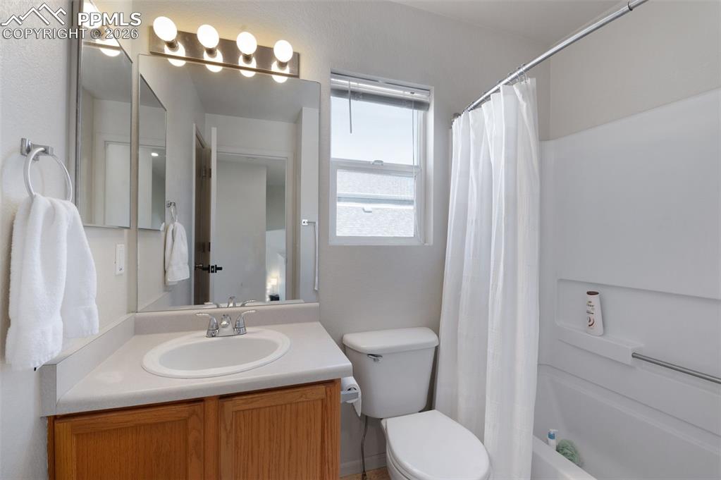 Image 22 of 38: Bedroom