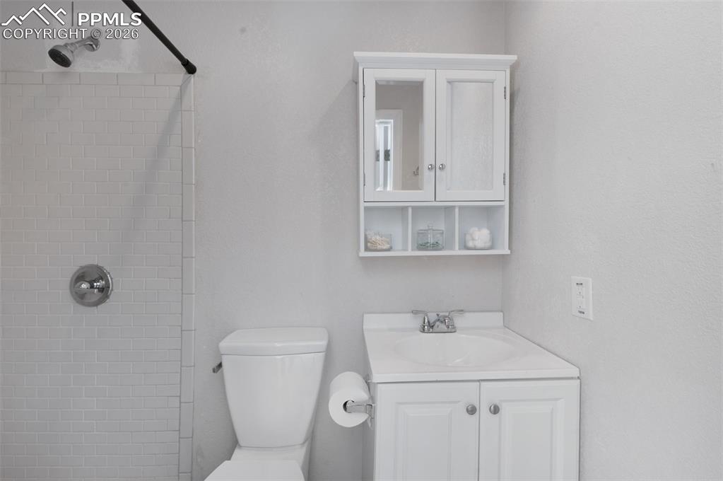 Image 30 of 38: Bedroom