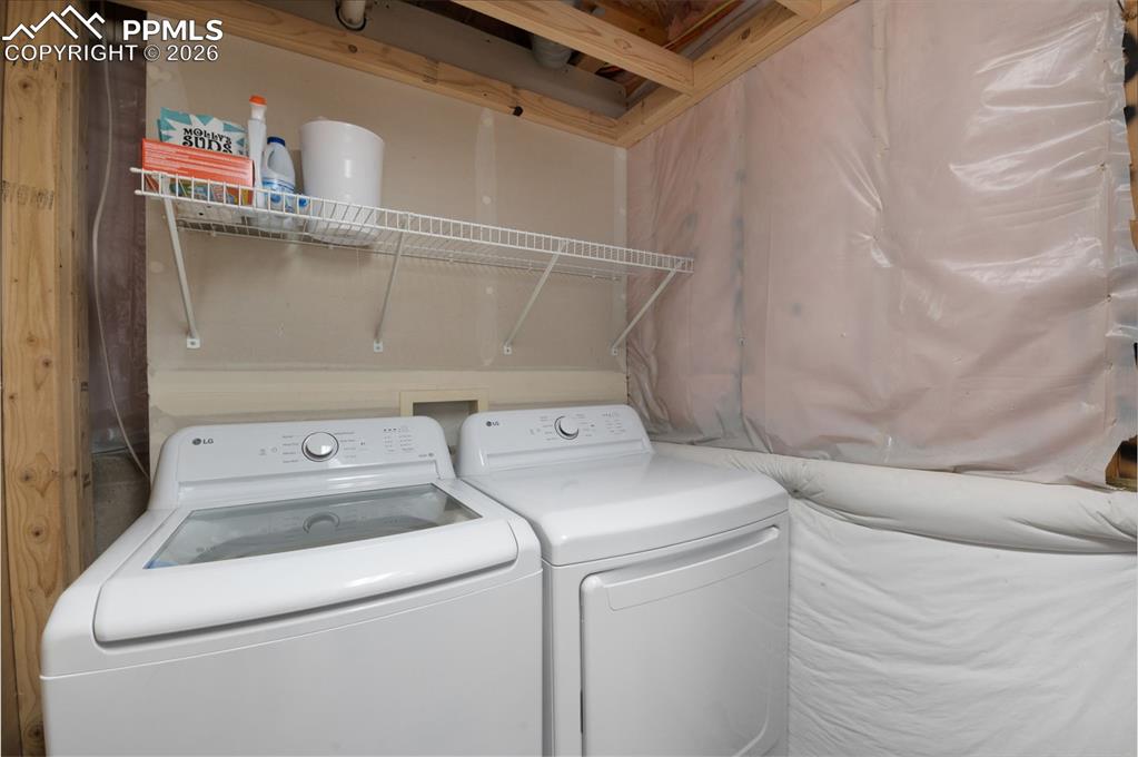 Image 31 of 38: Bedroom