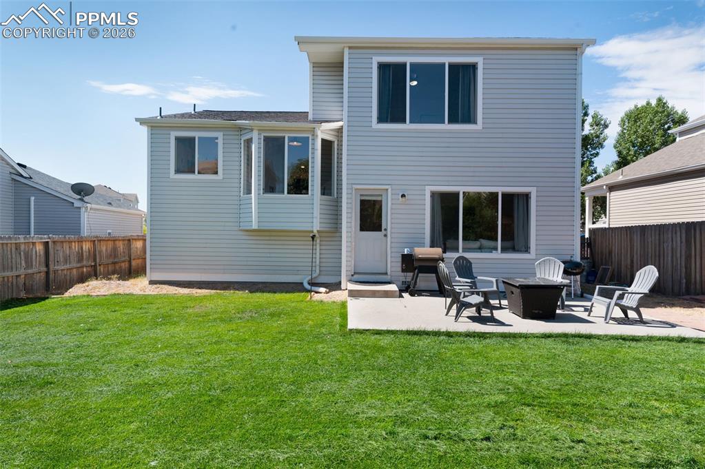 Image 33 of 38: Bathroom